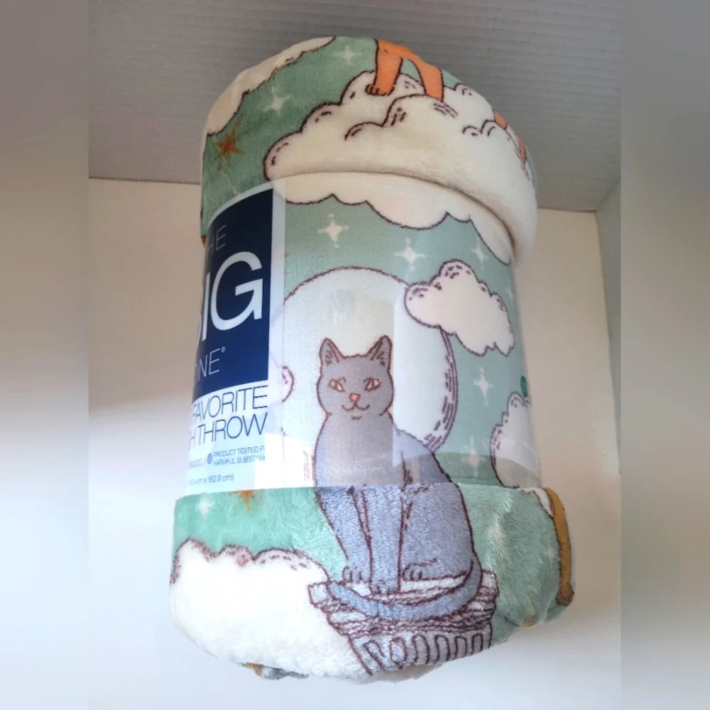 Cats and Cosmos Scene Super Soft Oversized Plush Throw Blanket NWT